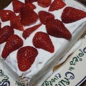 シンプルなショートケーキ！苺のデコケーキ